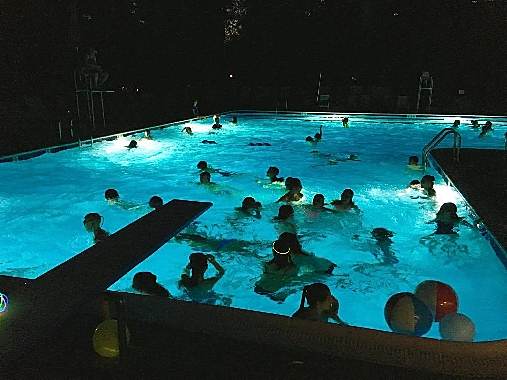 Hercegovina ima bazen na kojemu nije dosadno: Noćno kupanje, aqua-aerobic...