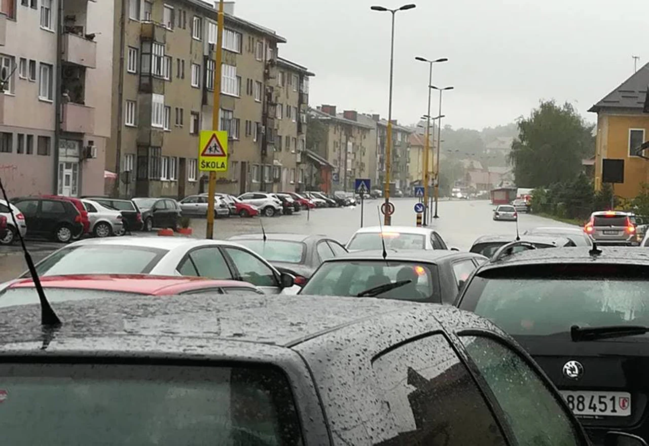Jako nevrijeme zahvatilo dijelove Bosne: Nastao prometni kolaps