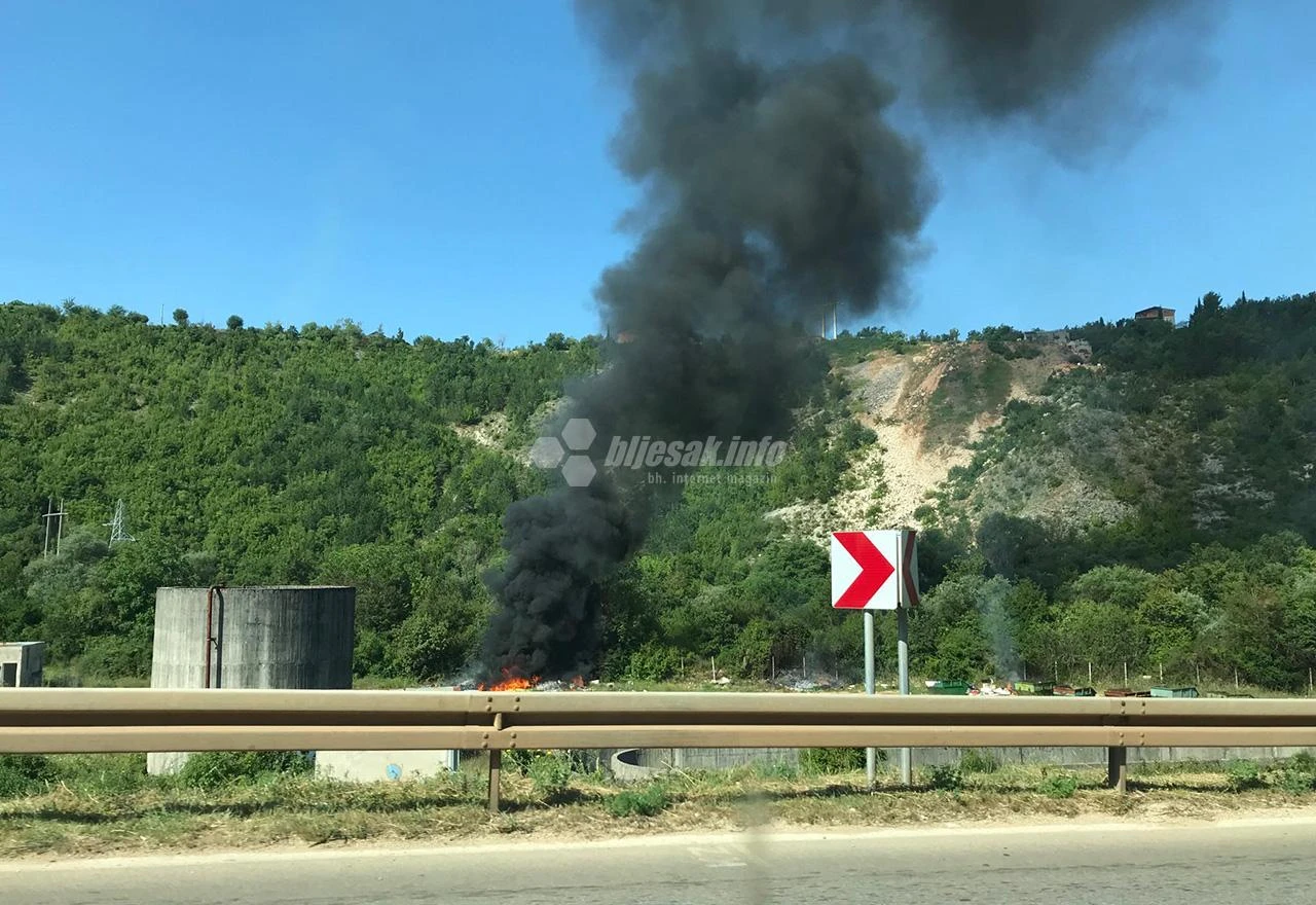 Široki Brijeg: Požar na odlagalištu smeća