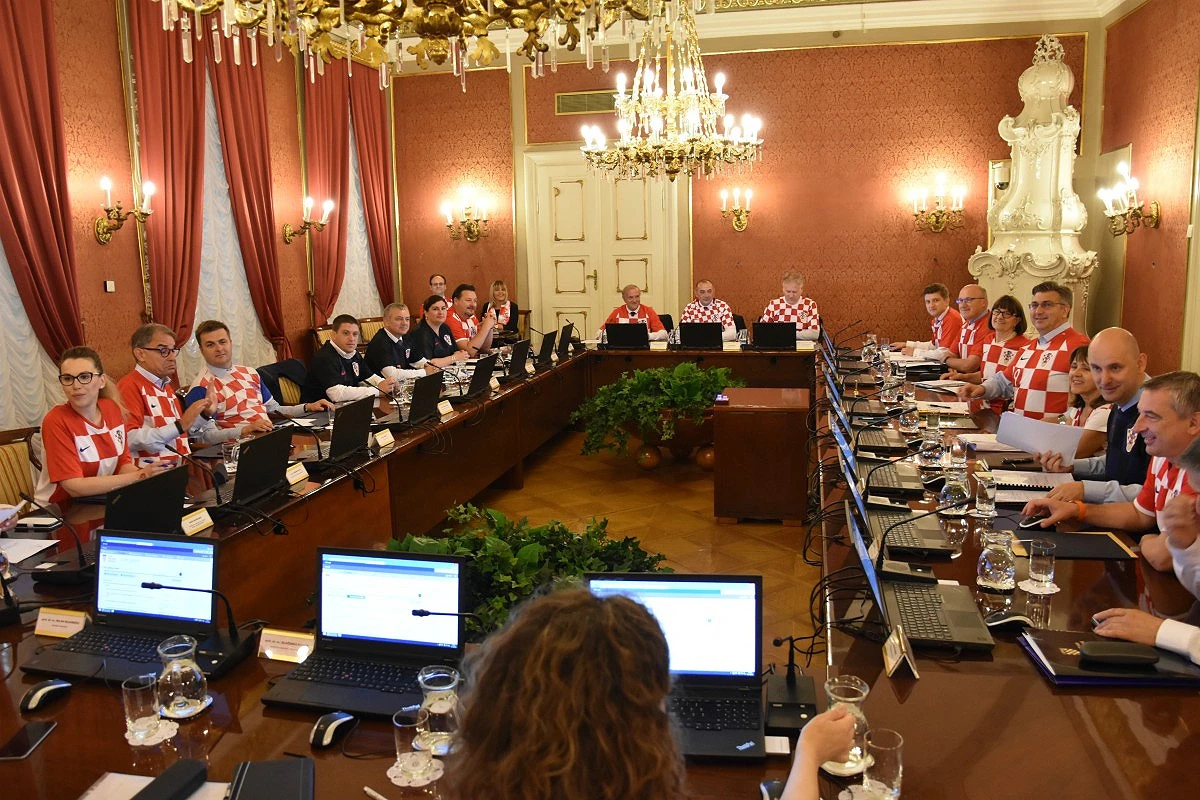 Ministri na Vladu došli u dresovima i poručili: Bit ćemo prvaci