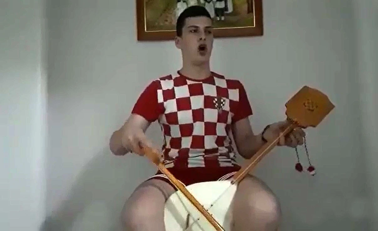 Mladi guslar iz Čapljine posvetio pjesmu ''Vatrenima''