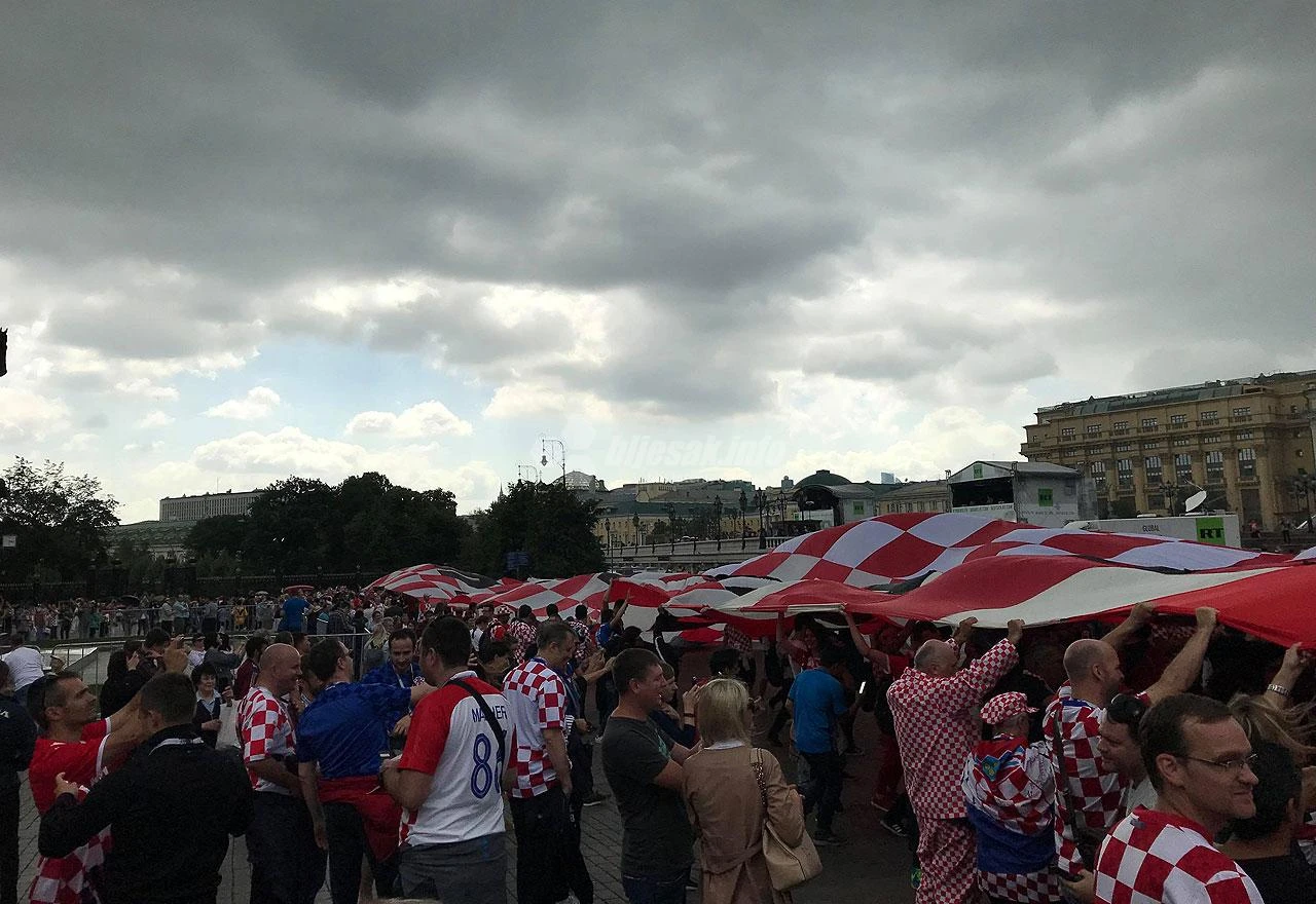 Bljesak.info na Crvenom trgu: Pogledajte atmosferu uoči polufinala