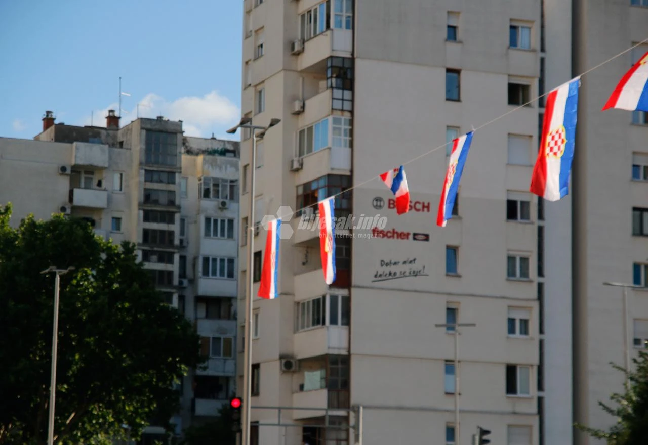 SDA protiv zastava u Mostaru 