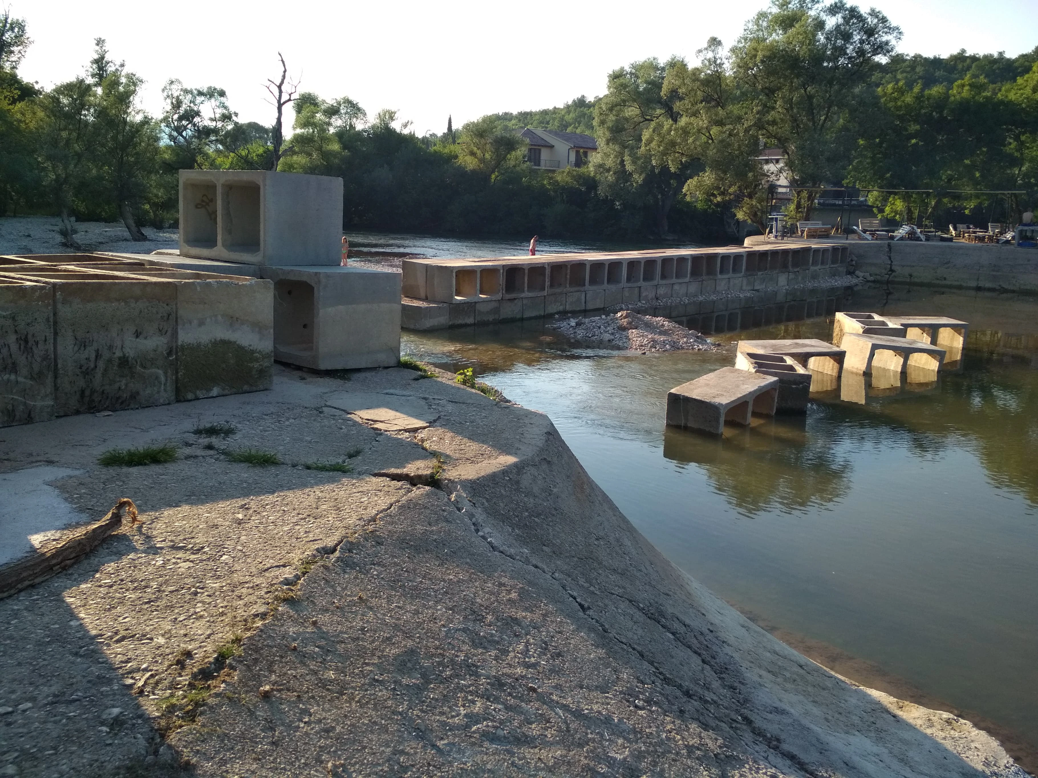 Bunica ušminkana prije sezone kupanja