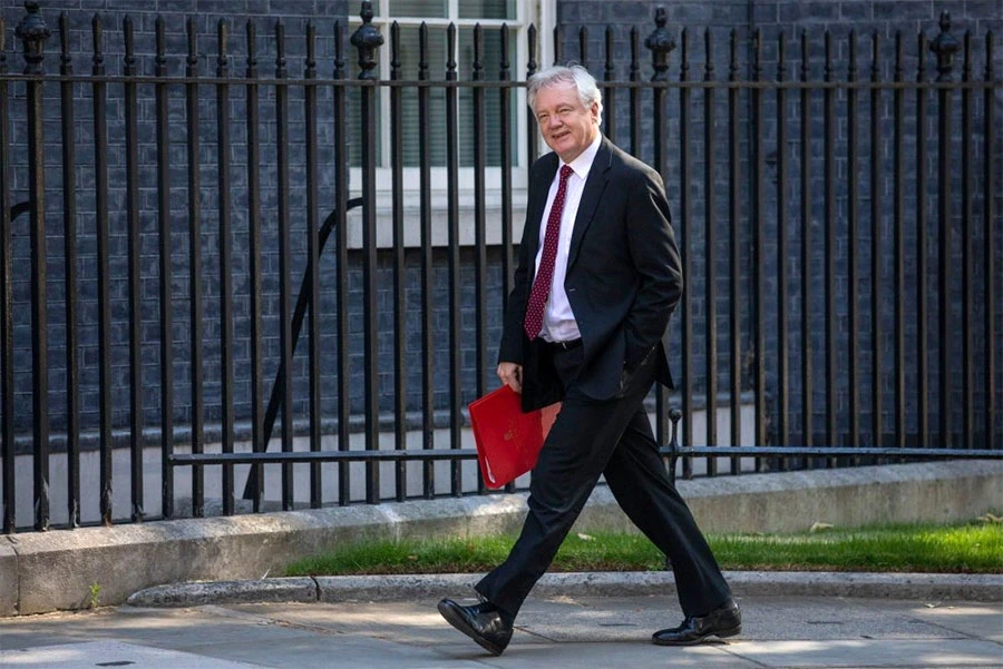 Snažan udarac Theresi May: 'Buldog Brexita' podnio ostavku