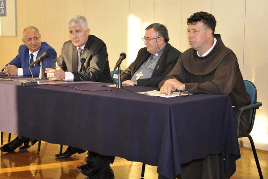Čović i kardinal skupa gledali utakmicu