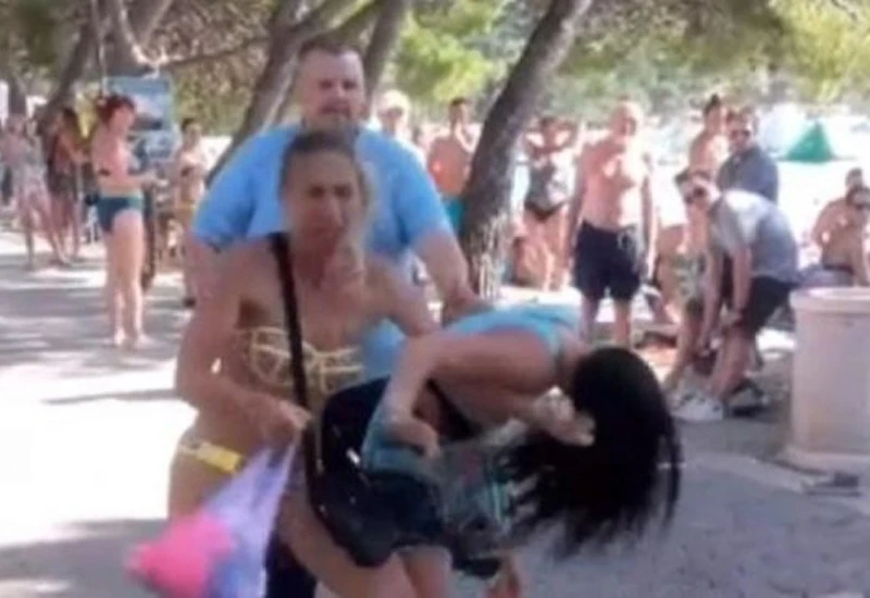 VIDEO | Potukle se dvije djevojke, a onda palo šaketanje i njihovih momaka
