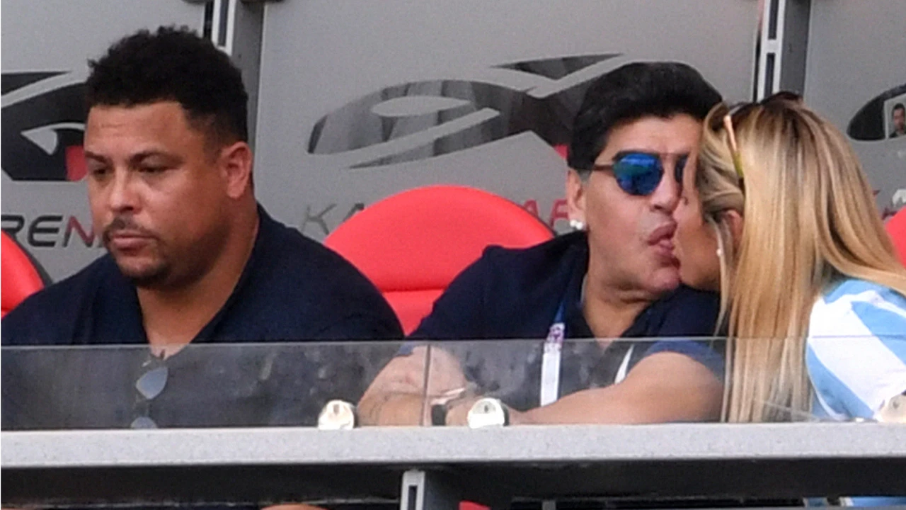 Mlađe je slađe: Kad Maradona ljubi svoju prijateljicu Rocio Olivu...