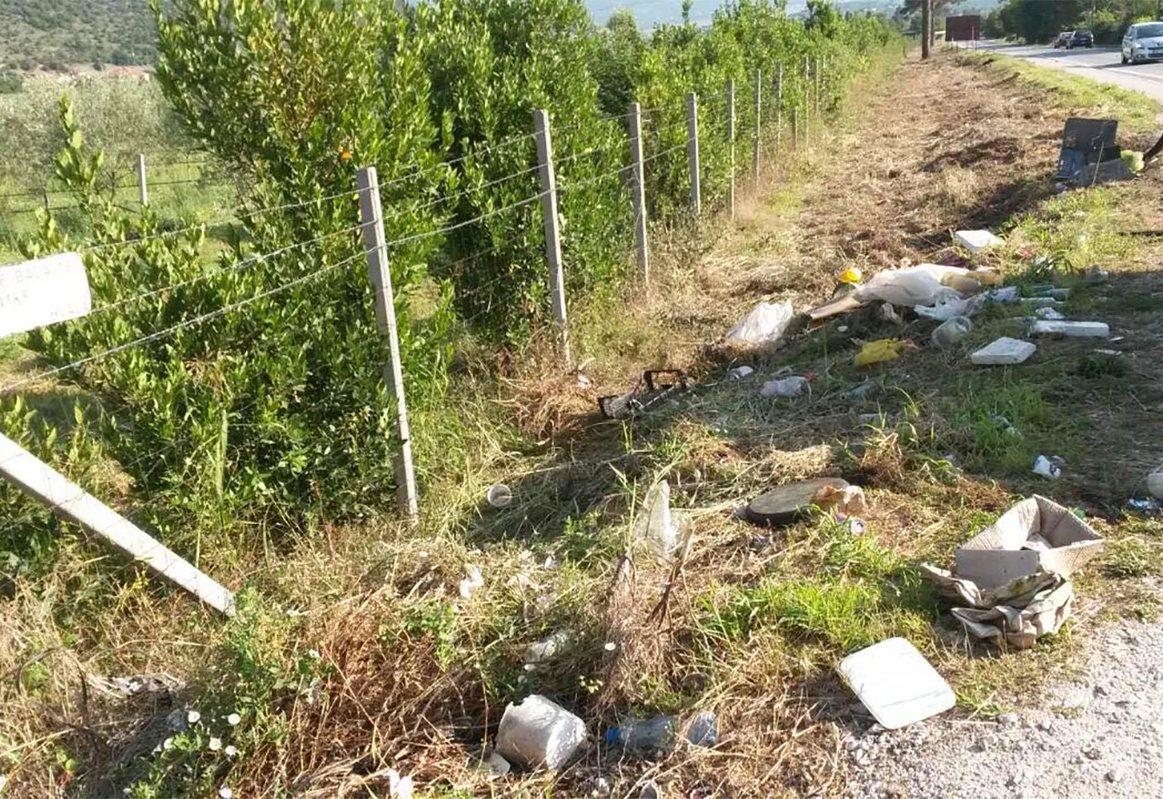 'Inat' iz Potoka: Bacanje smeća pored table 'ne bacajte smeće'