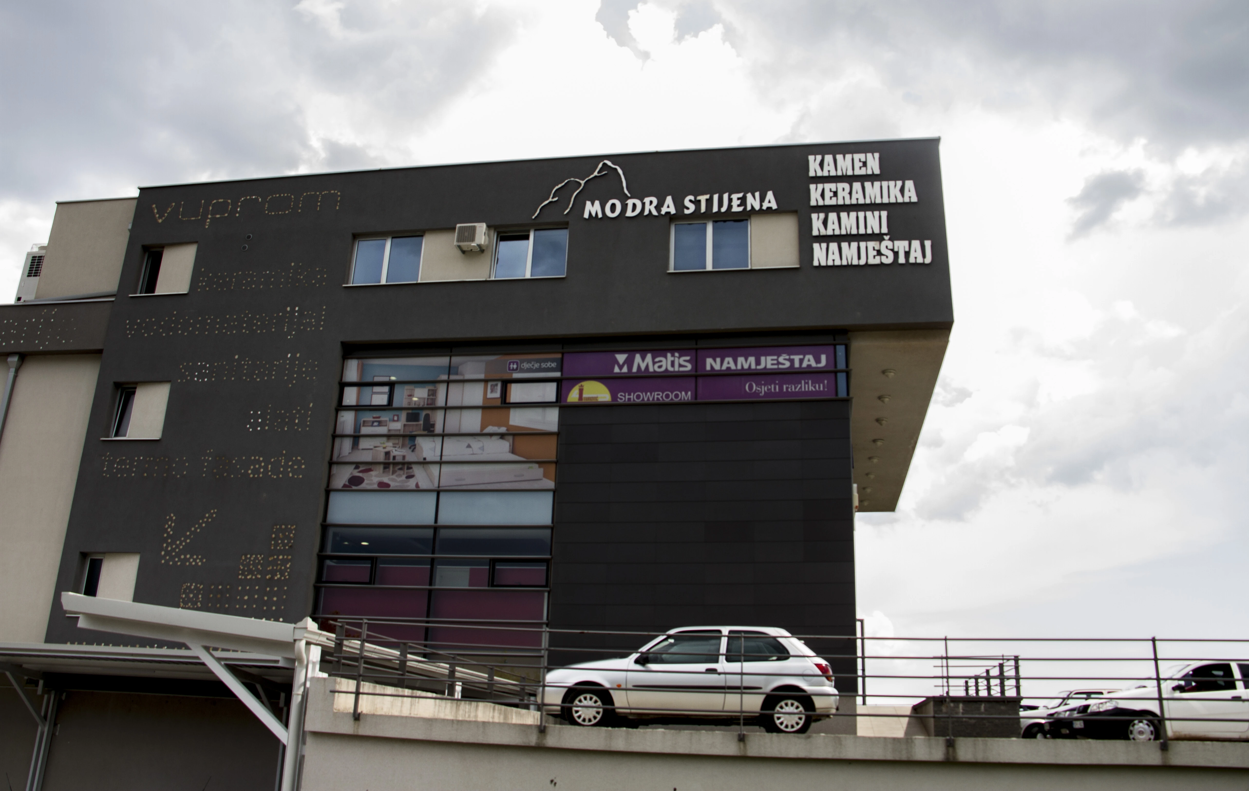 Iznajmljuje se poslovni prostor u industrijskoj zoni Rodoč Bišće Polje u Mostaru