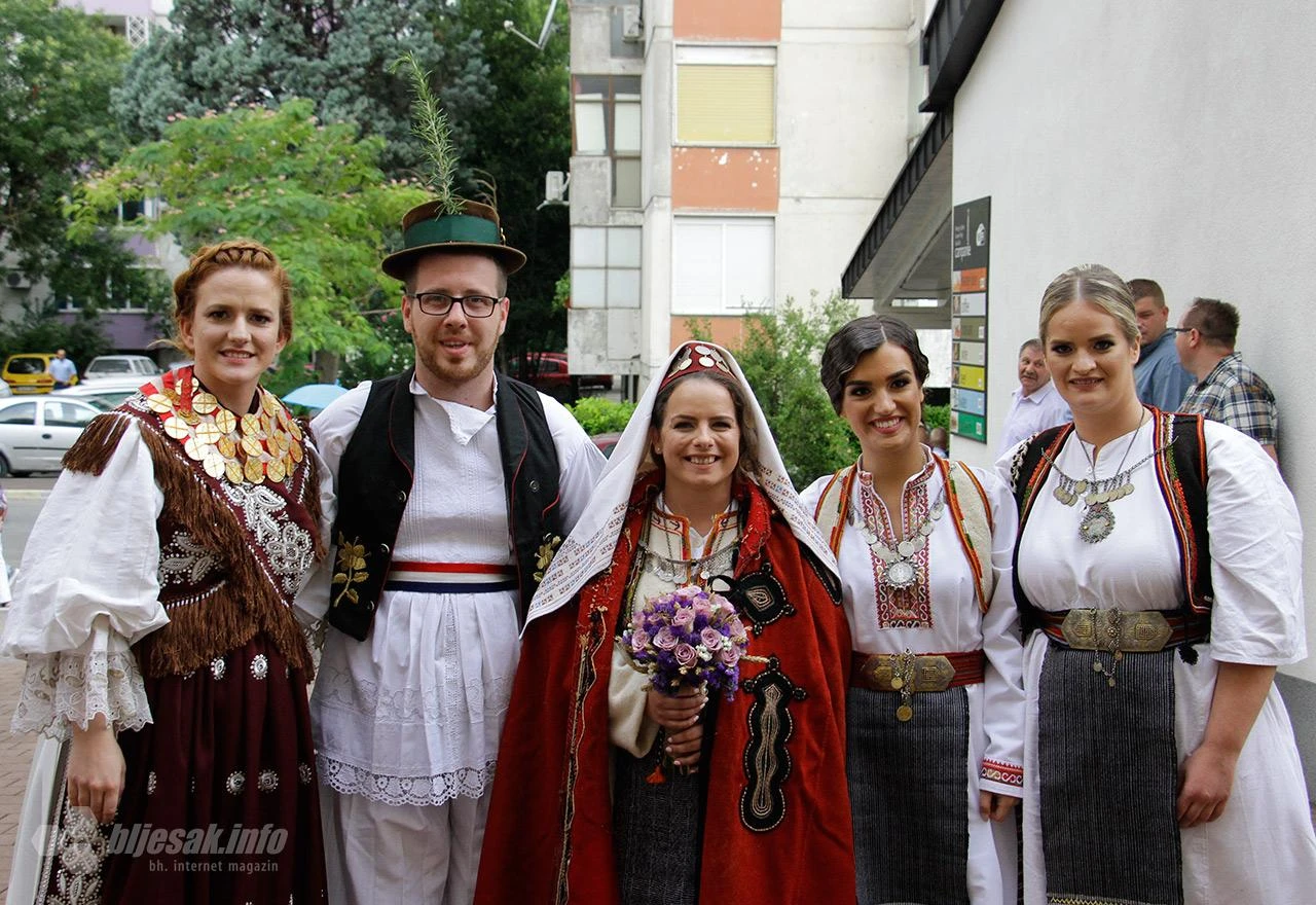 Mostar: U narodnim nošnjama se zaljubili, a na kraju i vjenčali