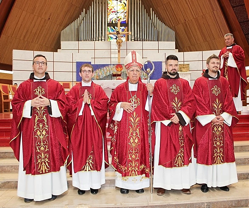 U mostarskoj katedrali zaređena četvorica svećenika