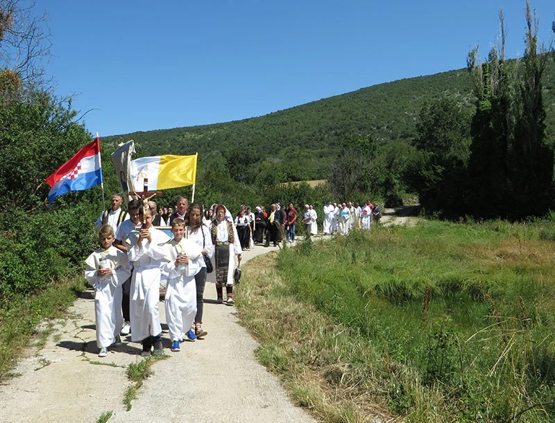 Biskup došao u Gornji Polog nakon 250 godina