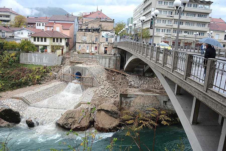 Mostar: Još jedna rupa!