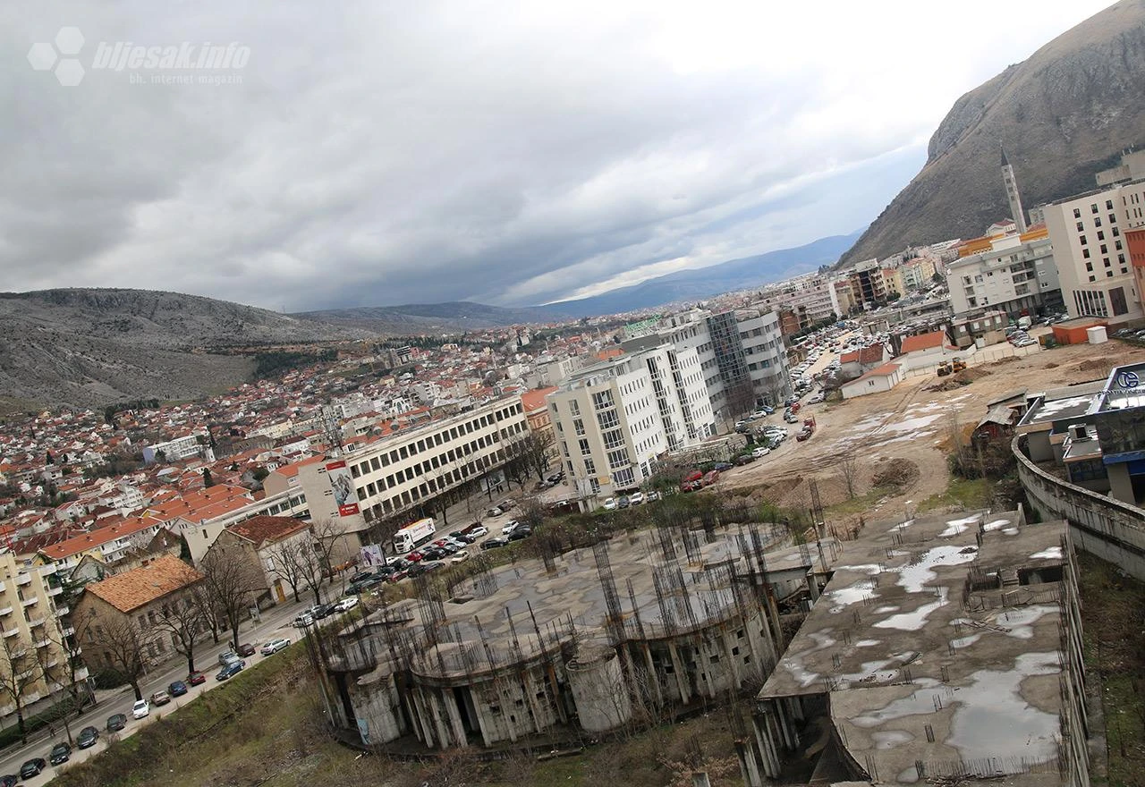 Mostar: Za mjesec dana kreće naplata na dva izvanulična parkinga 