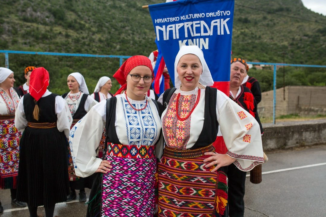 Hutovo: ''Ivanjski krijesovi'' njeguju sliku i tradiciju starih običaja
