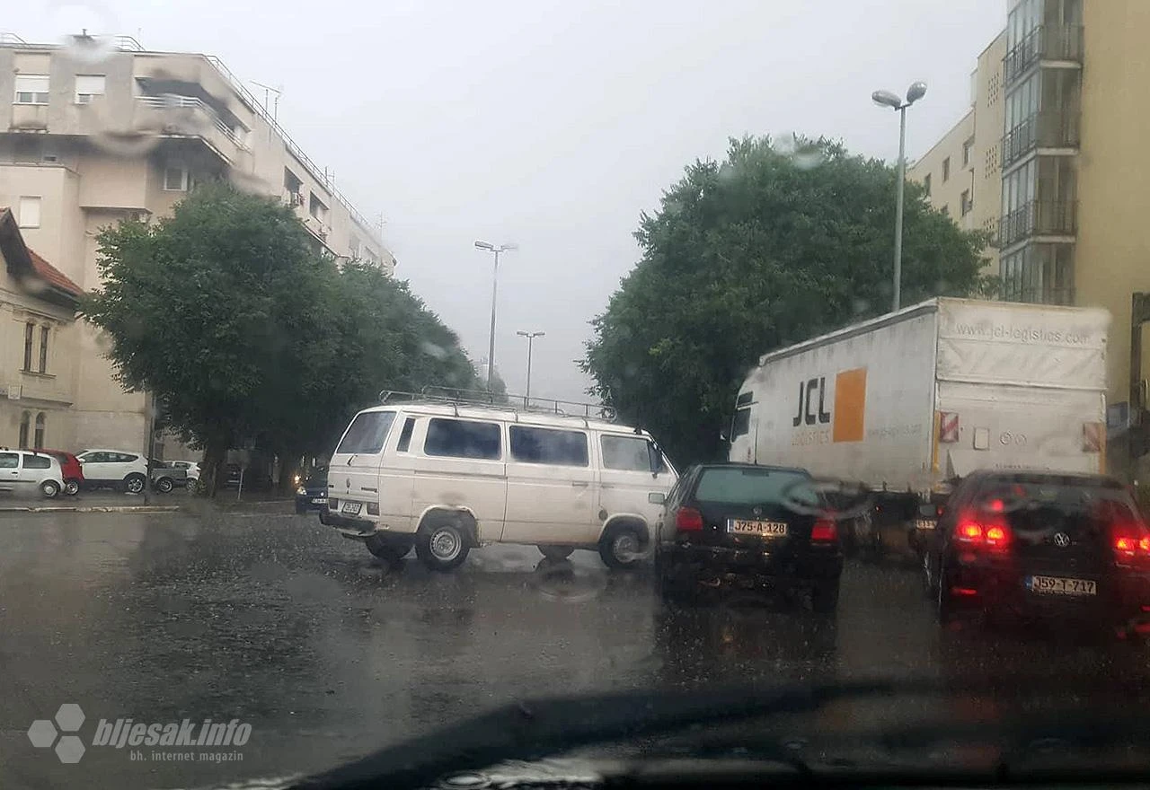 VIDEO | Grmljavinsko nevrijeme pogodilo Hercegovinu, najgore u Mostaru