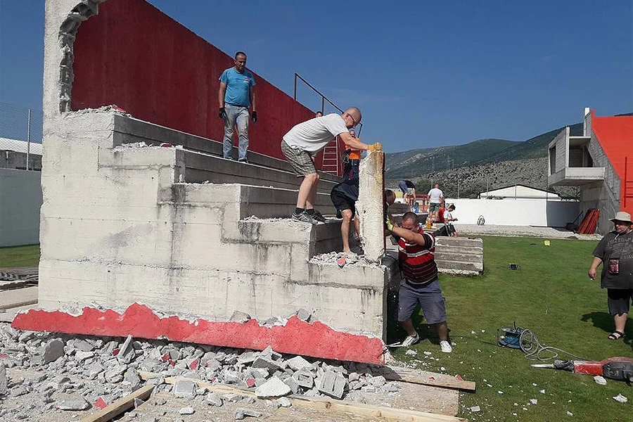 Pogledajte kako je srušena tribina na stadionu Rođeni u Mostaru