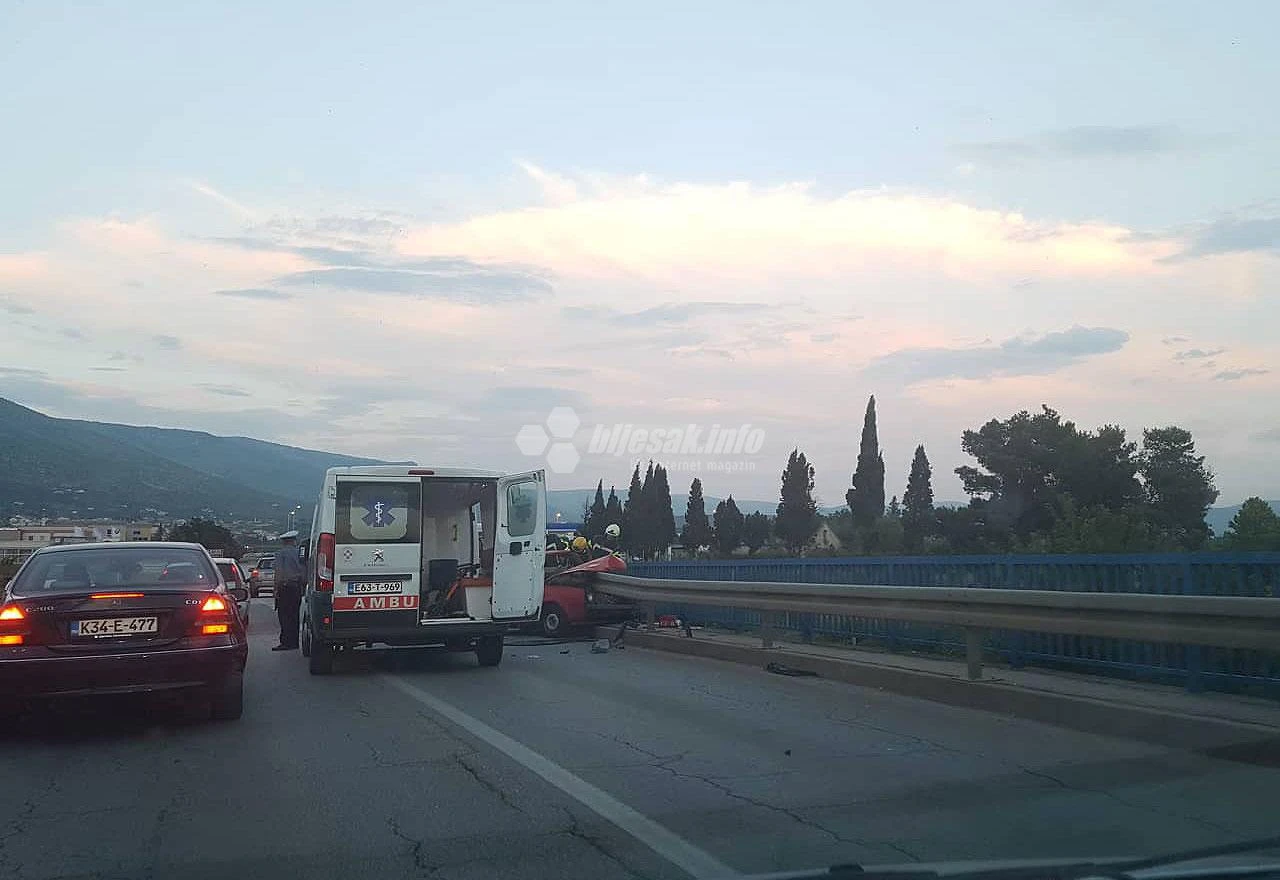 Stravičan prizor u Mostaru: Zaštitna ograda probila Golf