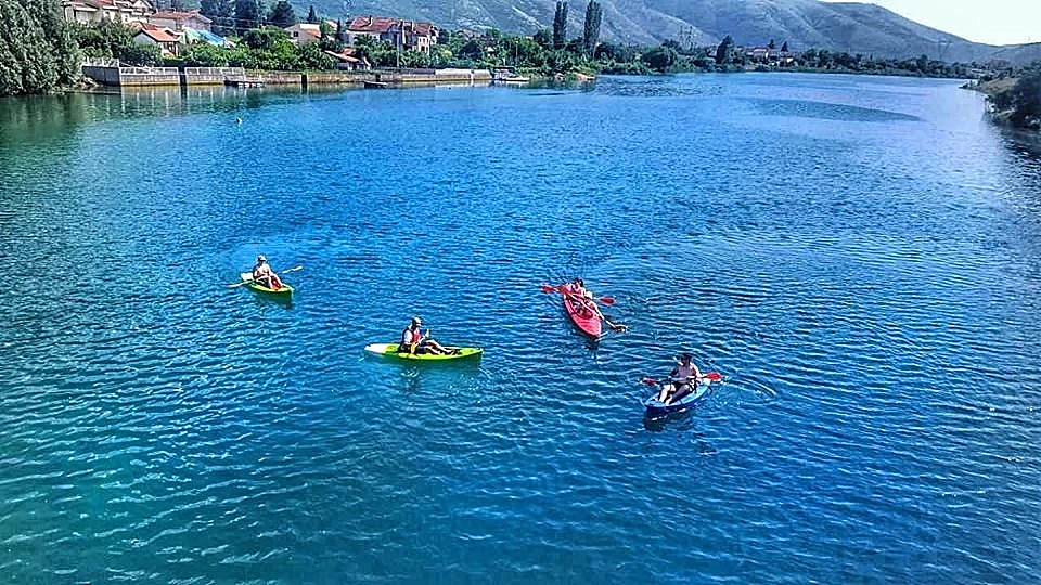 Okušajte se u vožnji kajaka na Mostarskom jezeru