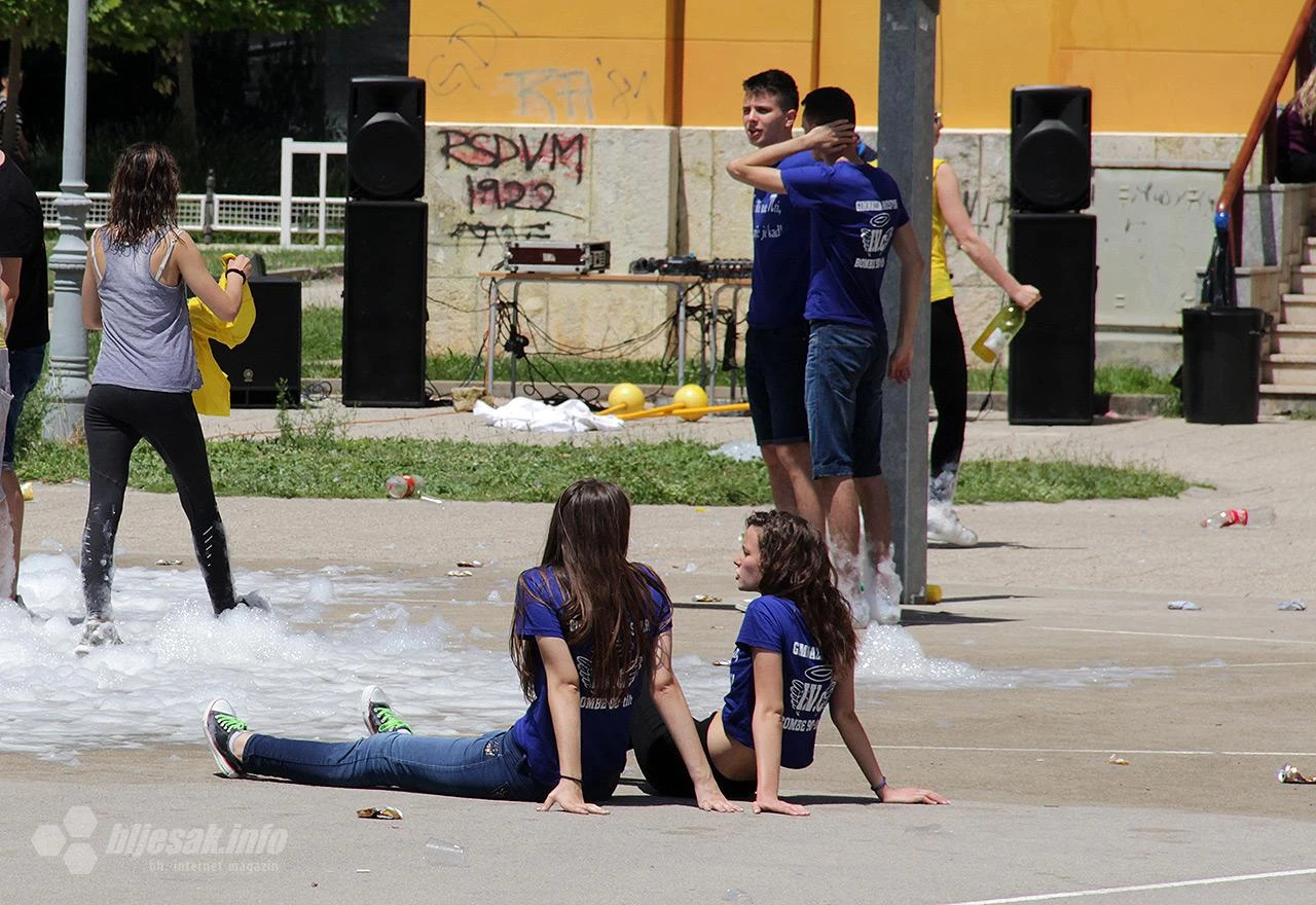 Promišljanje maturanata o budućnosti: Studiranje, posao ili bijeg?