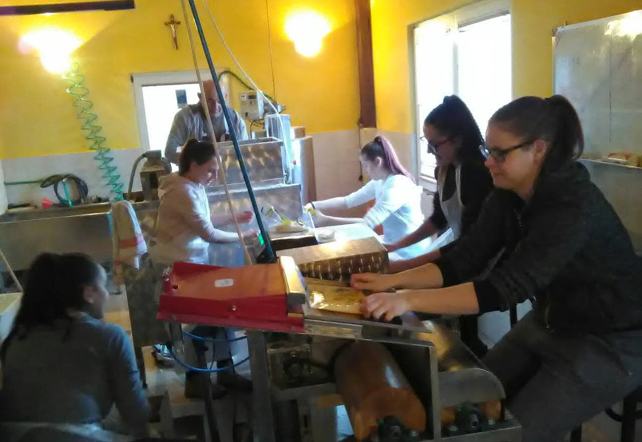 U Tomislavgradu veterani uče mlade generacije pčelarstvu