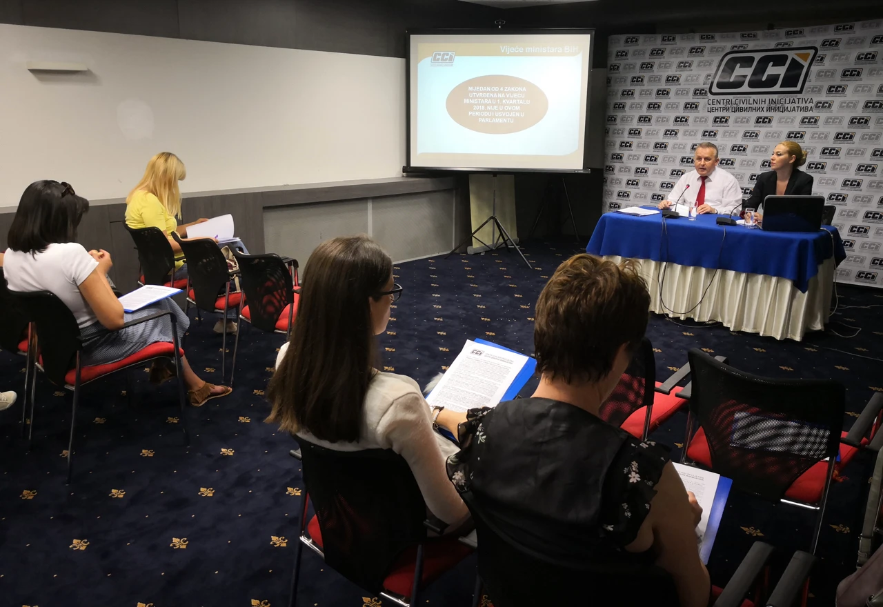 Šta su dužnosnici radili: Mali broj usvojenih zakona i kašnjenja s proračunom