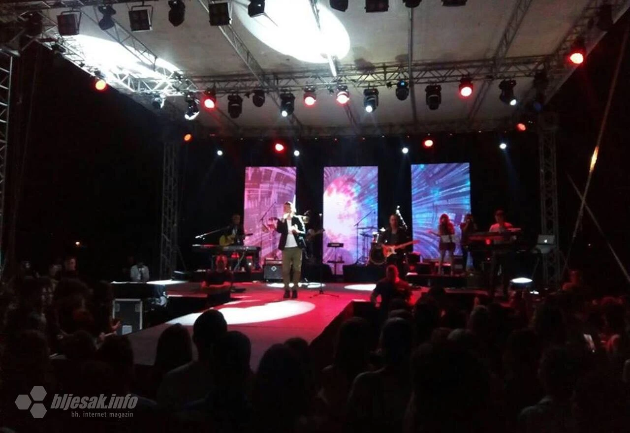 Spektakularan koncert: Tisuće obožavatelja pjevalo sa Joksimovićem