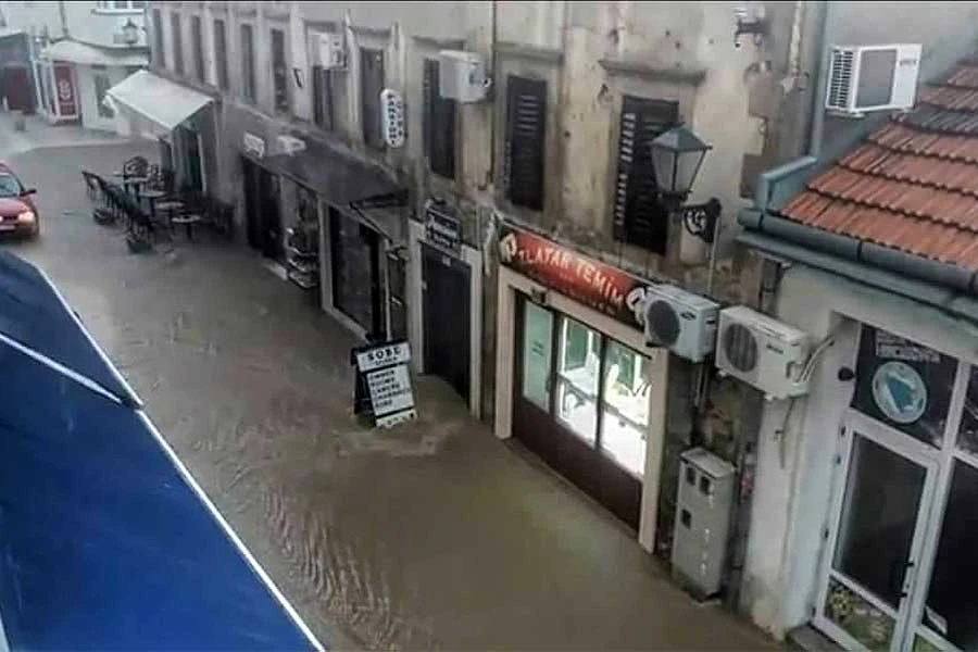 Snažna kiša poplavila brojne podrume i stanove u Hercegovini