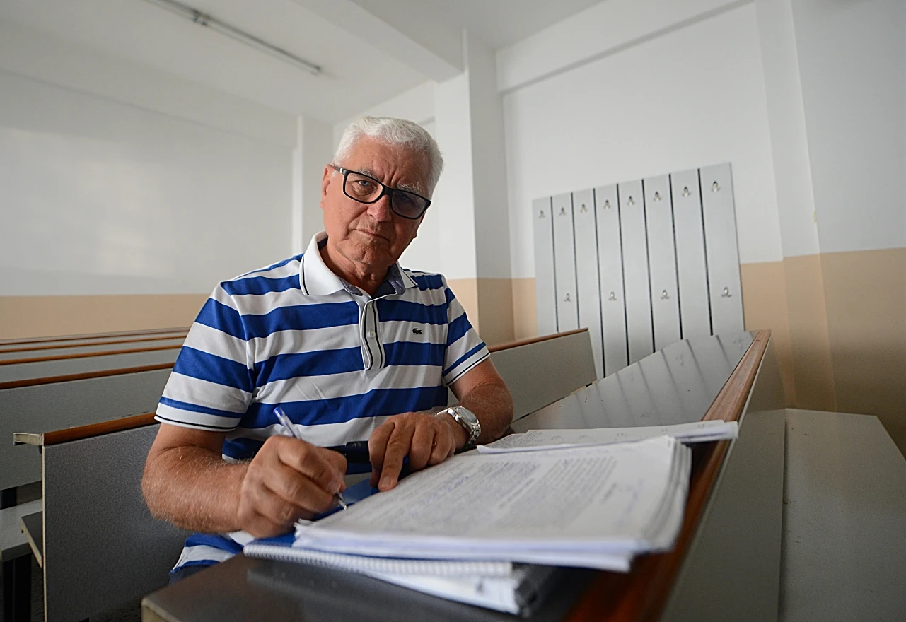 Upisao fakultet u 28., diplomirao u 71. godini