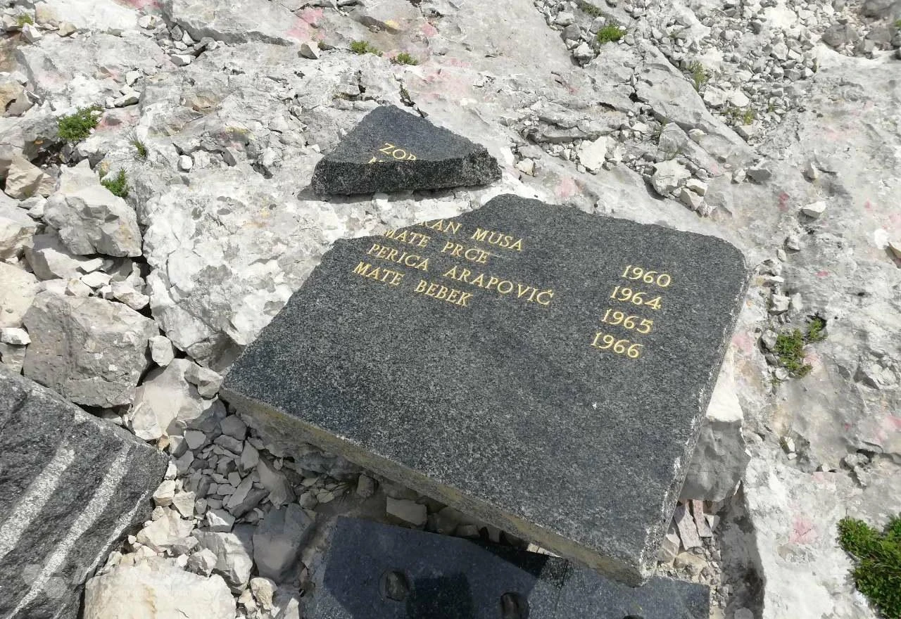 Skrnavljenje spomen obilježja na Merdžan glavi: Primitizam i netolerancija