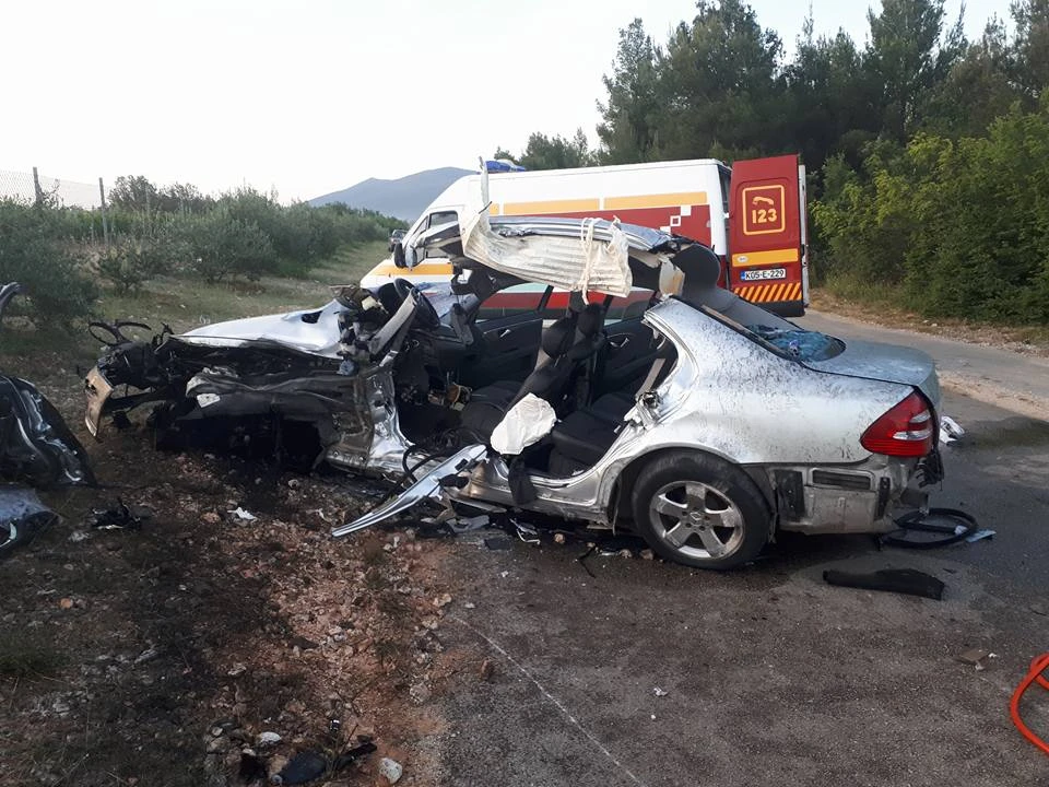 Ljubuški: U prometnoj nesreći ozlijeđene četiri osobe, jedna teško