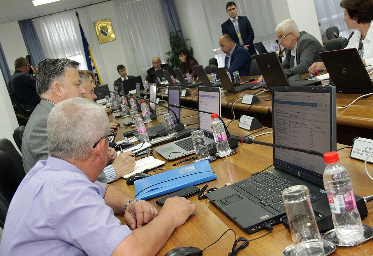 Vlada će uplatiti doprinose za 884 radnika Aluminija