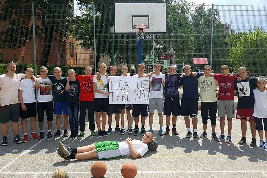 I to je BiH: Ošišali se naćelavo u znak podrške oboljelom prijatelju