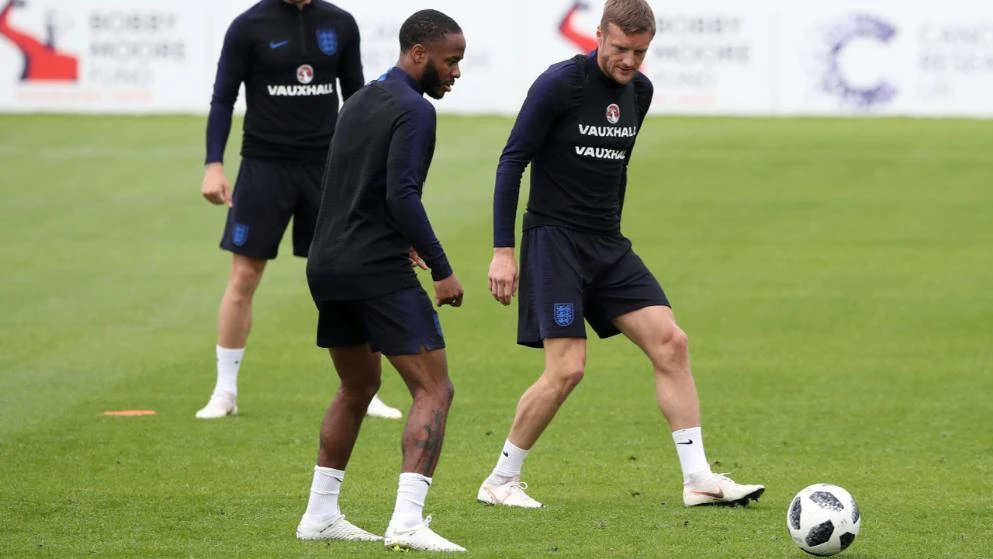 Engleski reprezentativac Sterling na udaru zbog tetovaže oružja