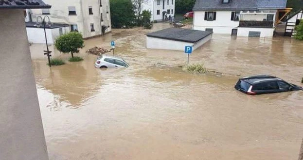 Nevrijeme pogodilo Njemačku: Voda ruši zgrade, nosi ljude po ulicama
