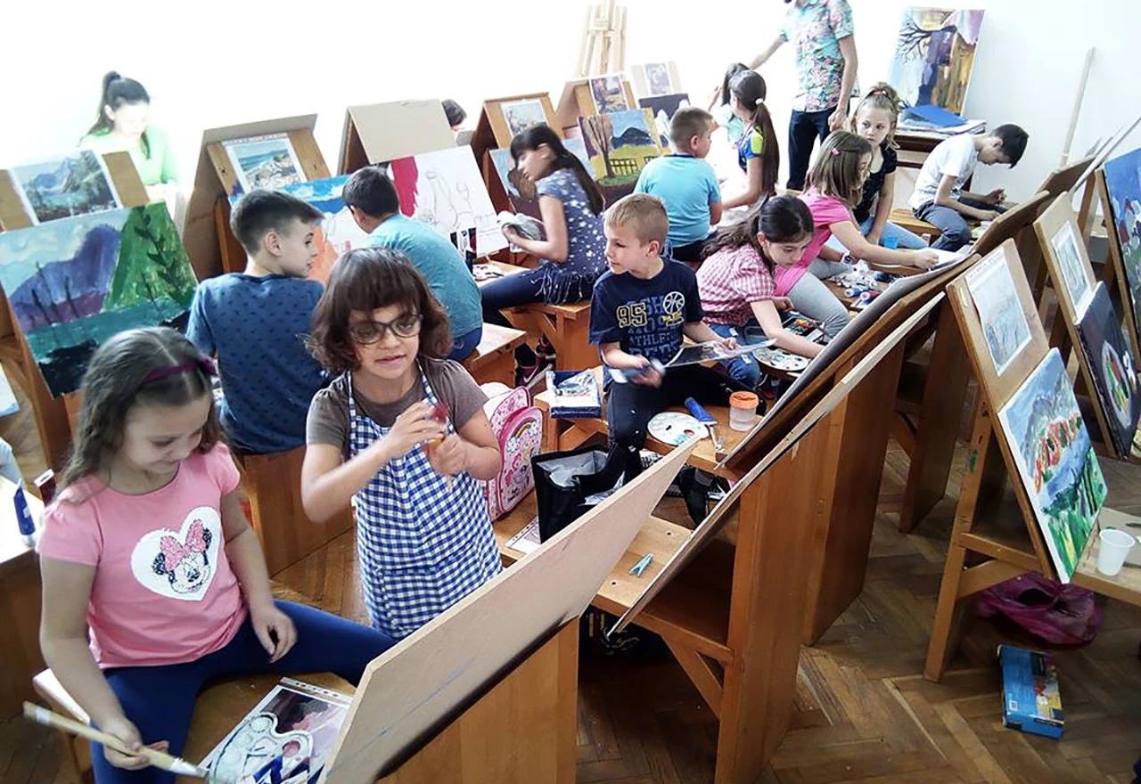 Izložba slika polaznika besplatnog tečaja crtanja i slikanja u Knjižnici Ljubuški