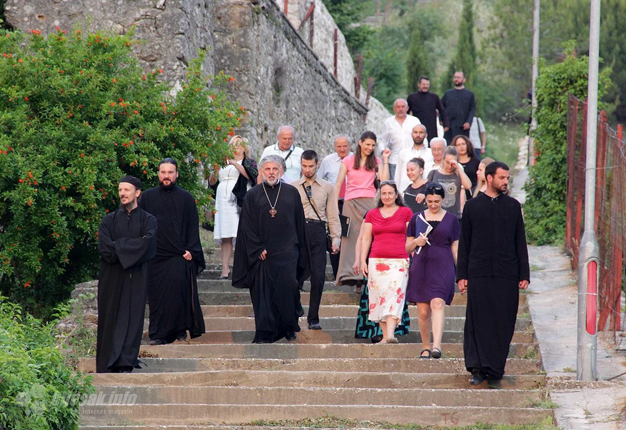 Grigorije se u suzama oprostio od Mostaraca: Nosit ću Hercegovinu u srcu