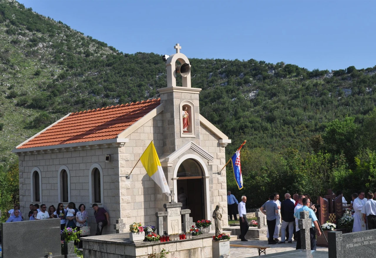 U Dobrom Dolu blagoslovljena crkva koju su mještani sagradili svojim rukama
