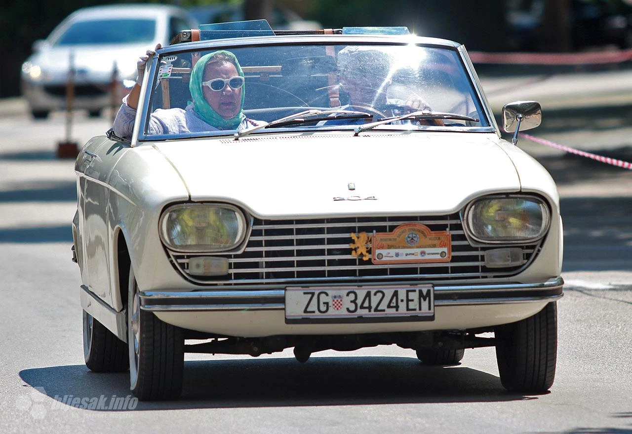 Više od 100 oldtimera zasjalo u središtu Širokog Brijega
