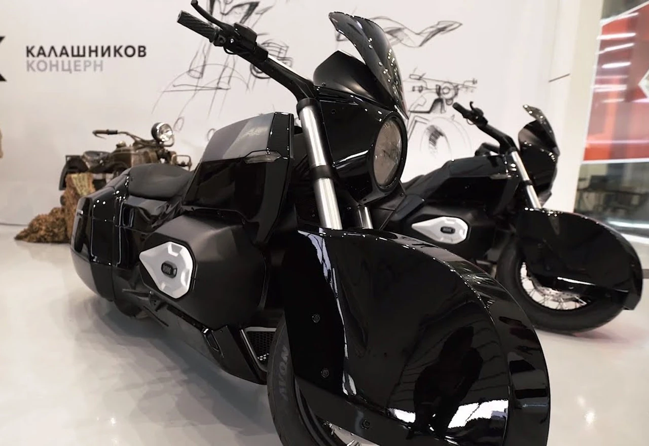 VIDEO | Kalašnjikov dizajnirao motor za Putina