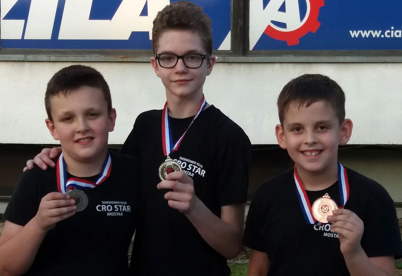 Mala ekipa s odličnim rezultatom - tri medalje za taekwondo klub Cro Star 
