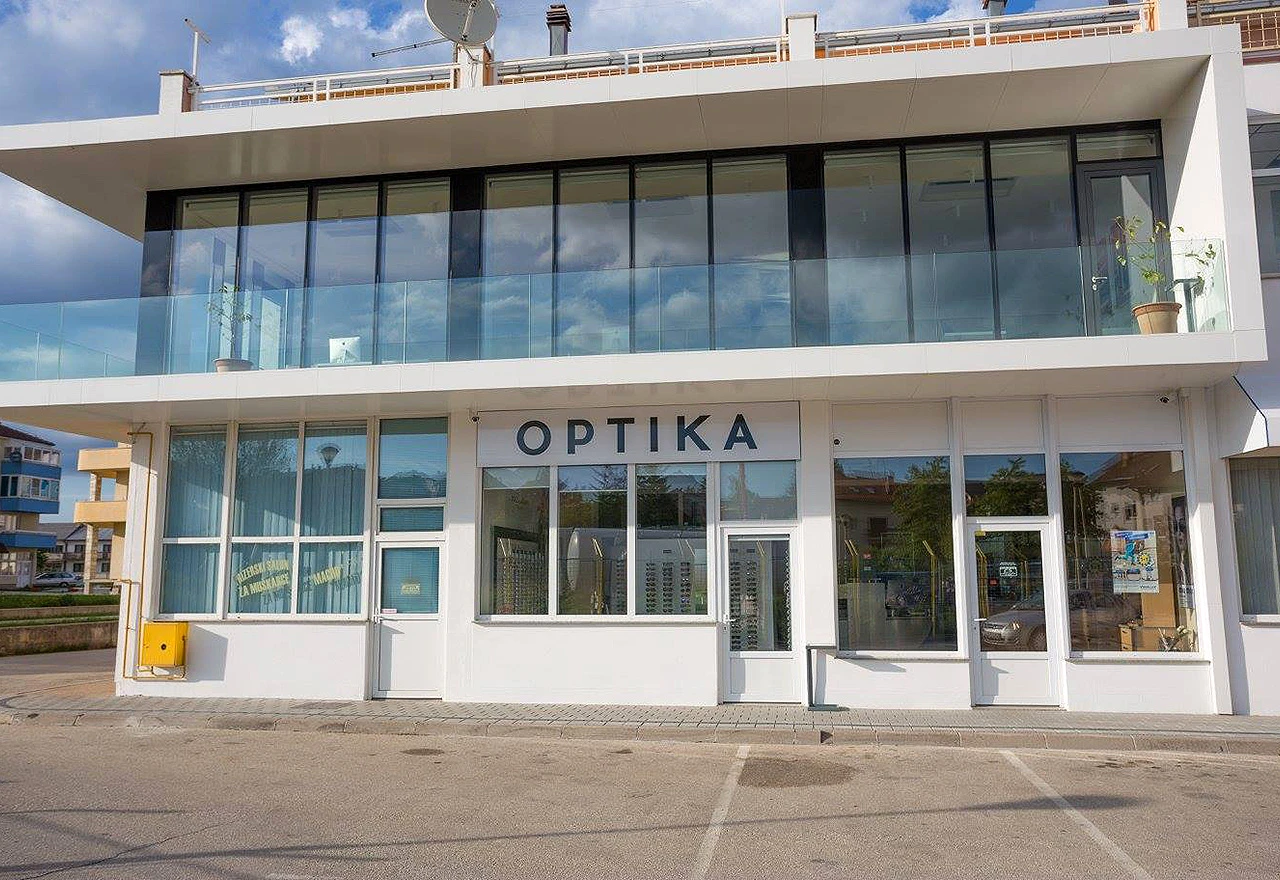Iz optičke radnje u Tomislavgradu otuđeno 90 komada 'Ray ban' naočala 