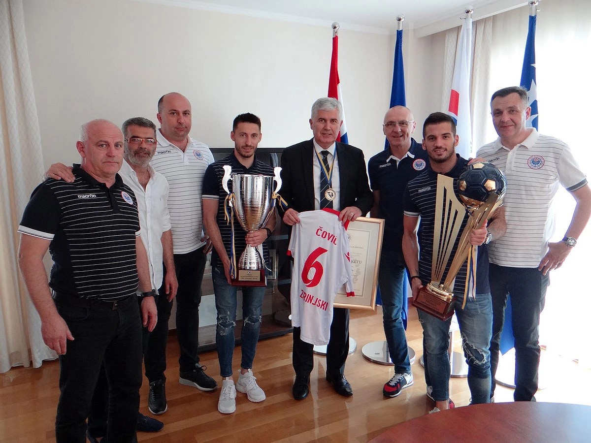 Dragan Čović dobio dres Zrinjskog i medalju nogometnog prvaka BiH