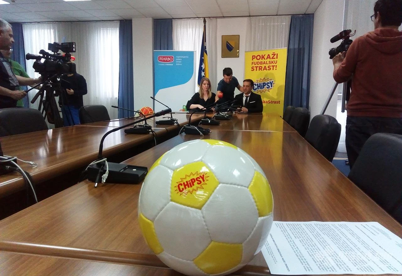 Stigle nogometne lopte za učenike FBiH