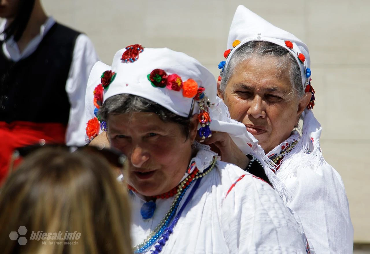 Smotra folklora u Mostaru: Raskoš nošnji, plesova i napjeva