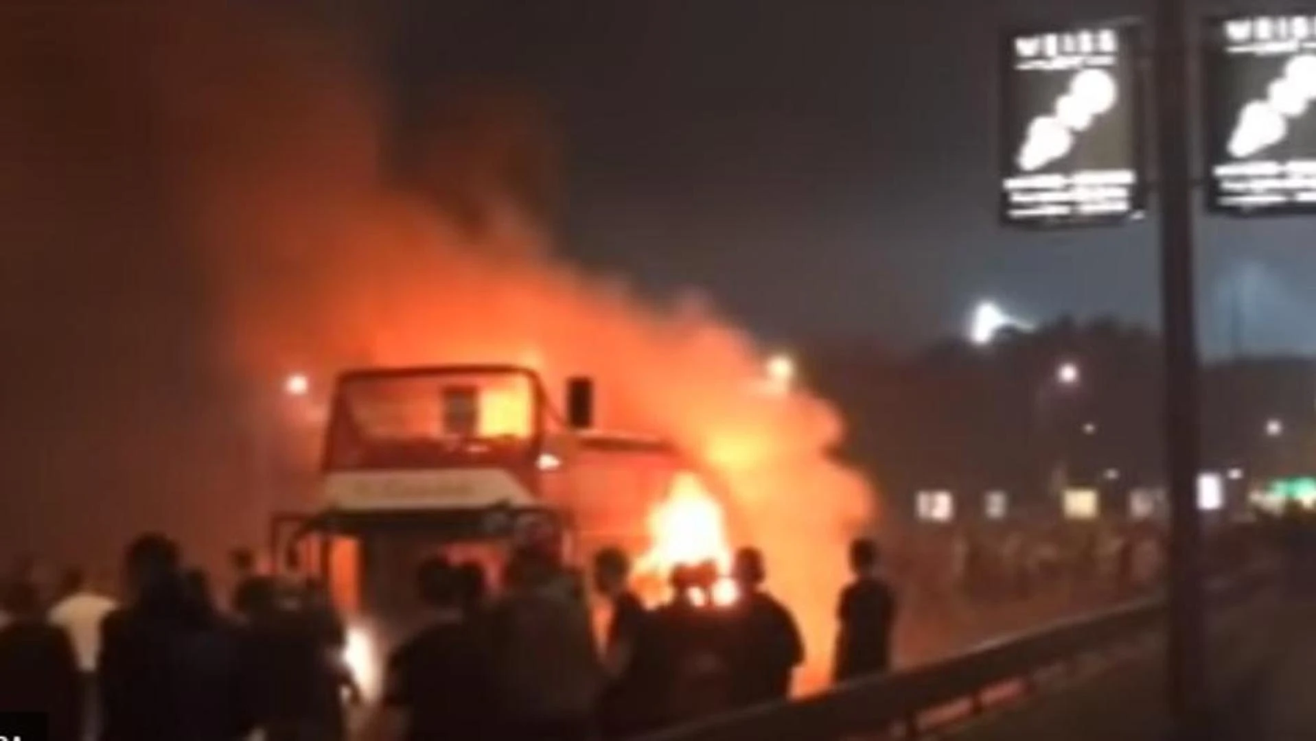 Zapalio se autobus Crvene zvezde tijekom proslave naslova prvaka