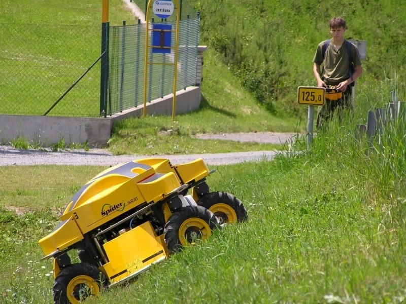 VIDEO | Savršena inovacija: Kosilica koja sama kosi travnjak