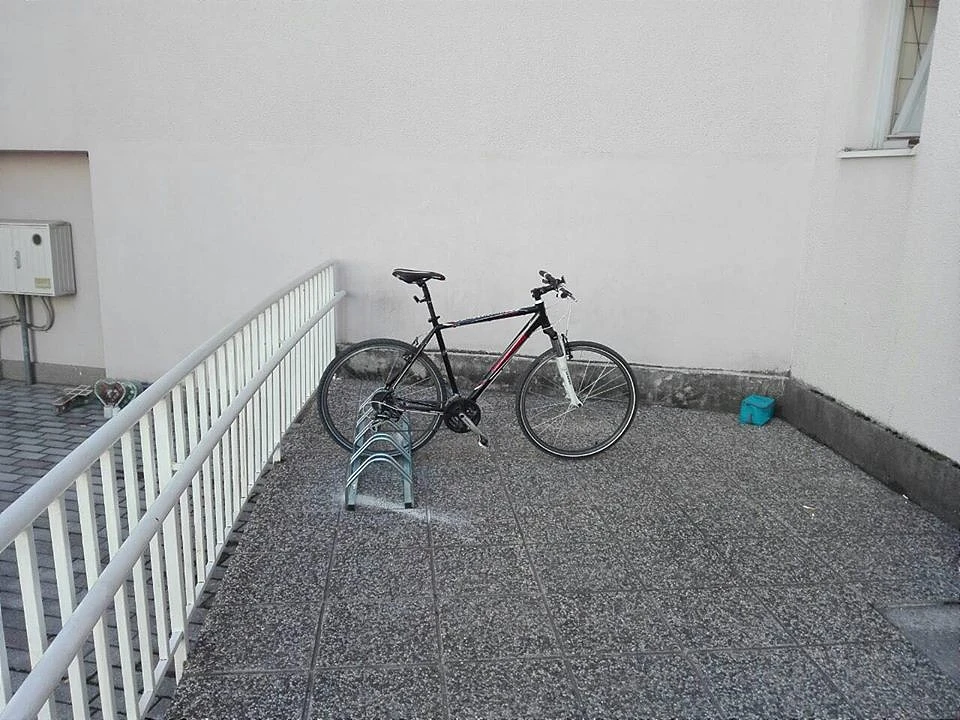 Dom zdravlja Mostar postavio stalke za bicikla i kolica