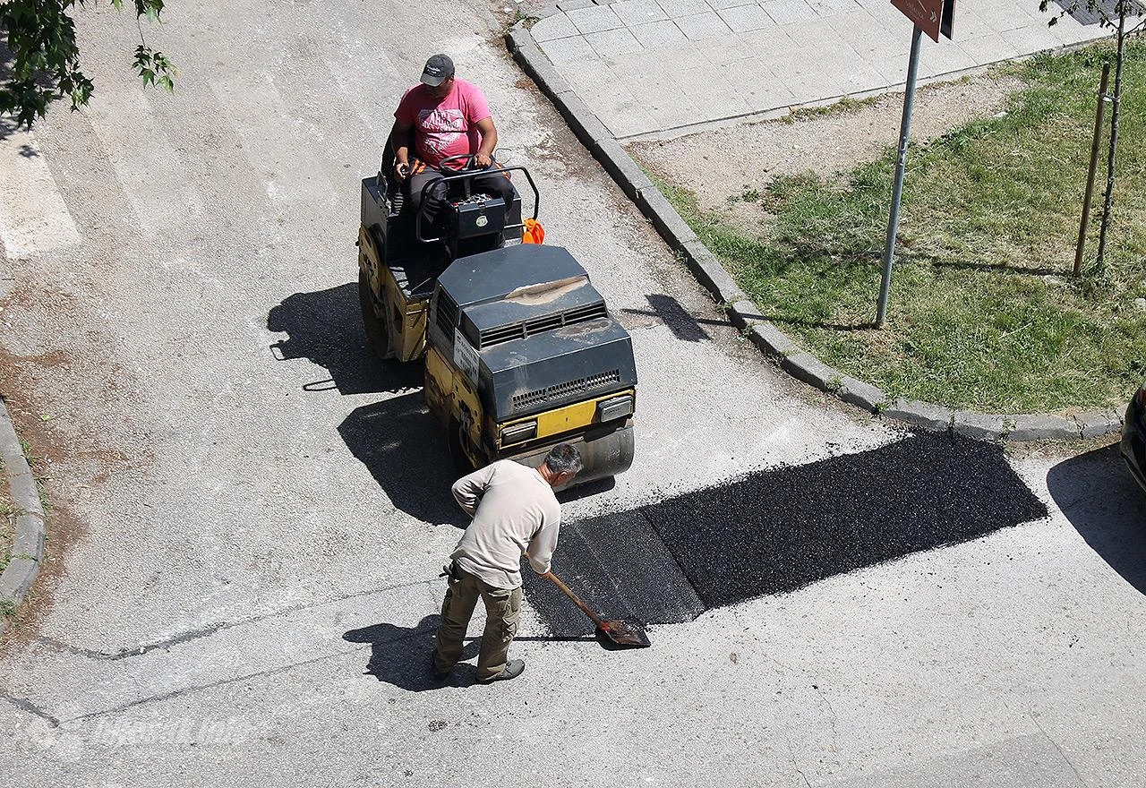 Mostar: Pokrpane rupe u Zagrebačkoj ulici